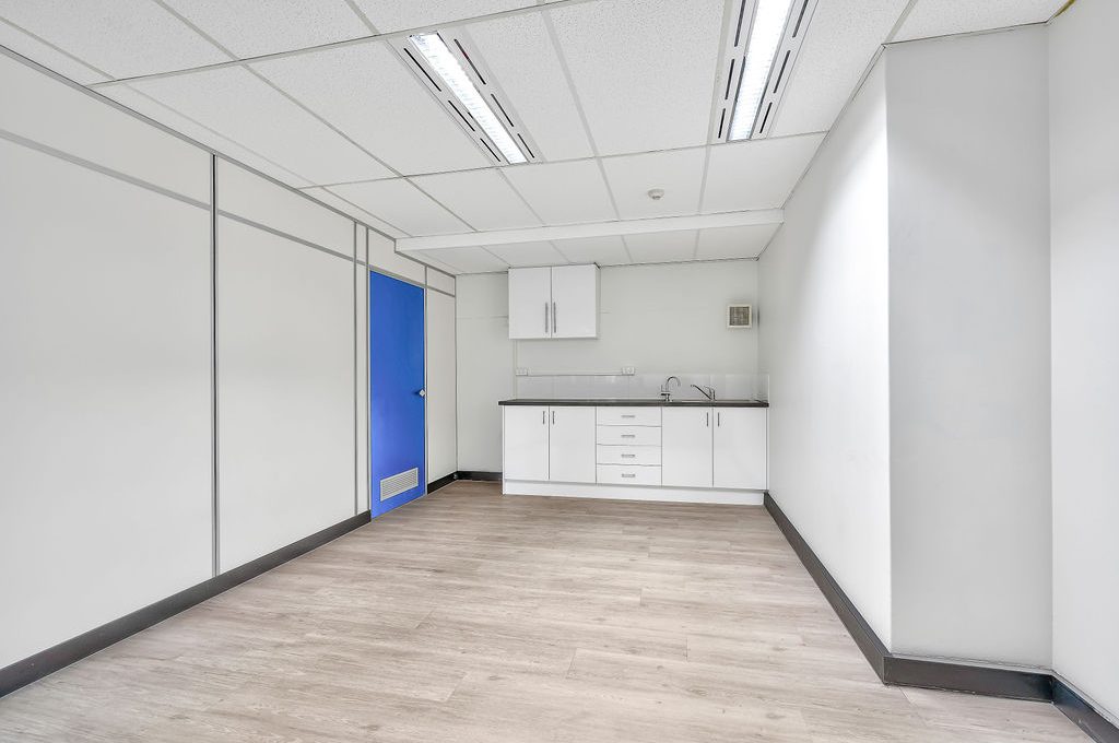 301-coronation-dr-15